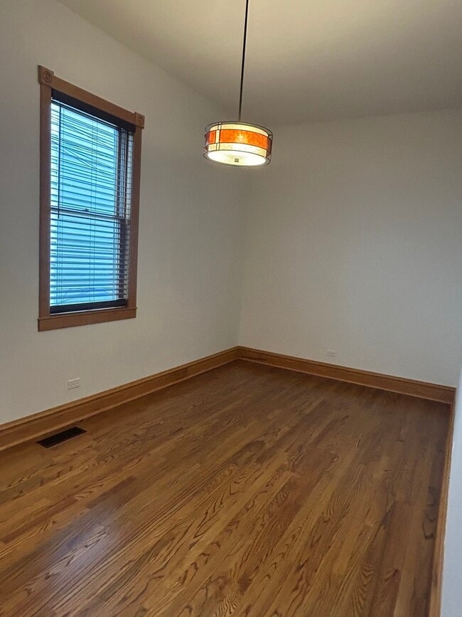 Building Photo - 1926 W Warner Ave