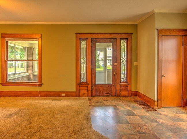 Building Photo - 52 Richards Ave NW