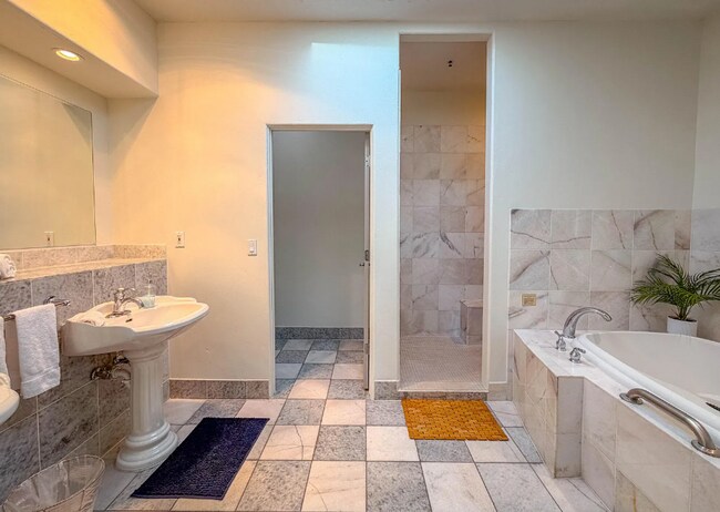 Building Photo - 2 Bedroom Townhouse in a Resort Style Community! All Utilities Included!