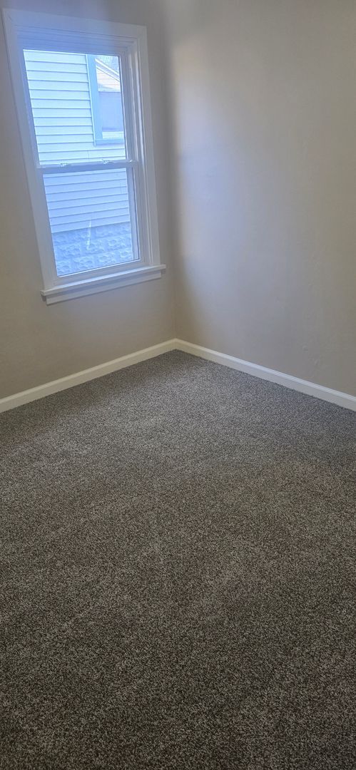 Building Photo - Newly Renovated