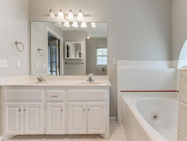 Building Photo - 3921 Brownwood Ln