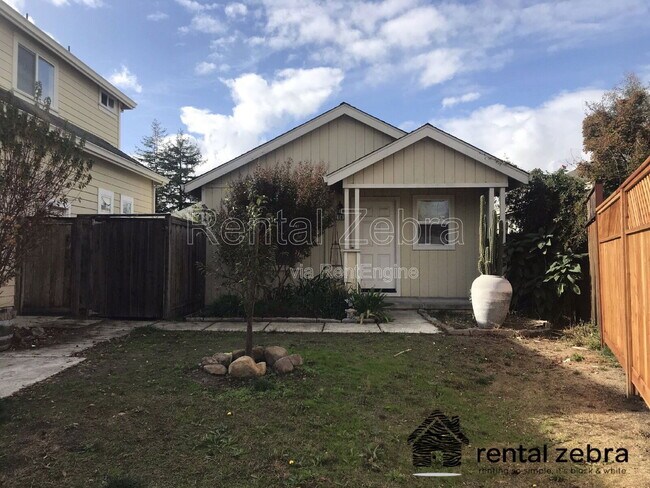 Primary Photo - 2062 Red Oak Cir