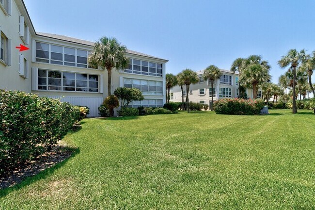 Building Photo - 1441 Ocean Dr