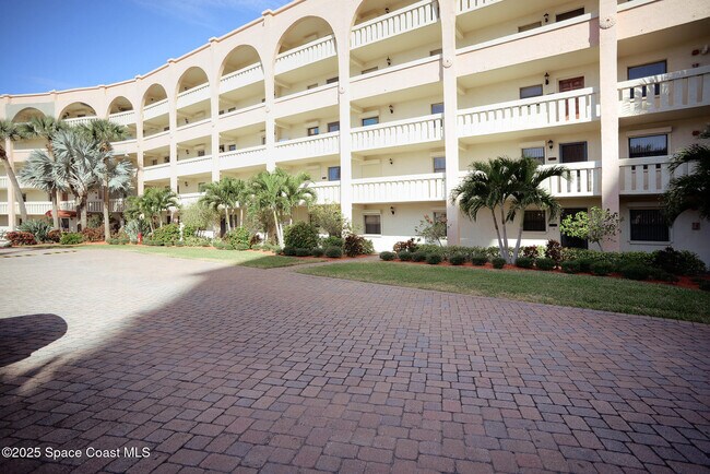Building Photo - 850 N Atlantic Ave
