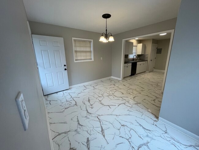 Building Photo - 909 Sandalwood Dr