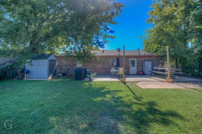 Building Photo - 3415 Horseshoe Trail