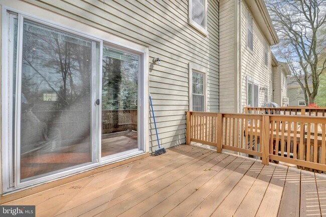 Building Photo - 7826 Mt Woodley Pl