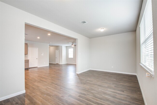 Building Photo - 2627 Hoffman Ln