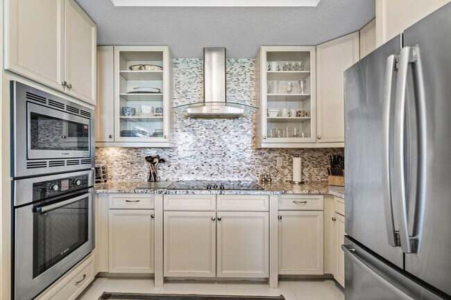 Building Photo - 342 Bay Colony Dr N