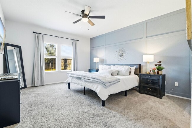 Building Photo - Move in Ready and FULLY FURNISHED 3 BD/2 BA located Far West San Antonio!