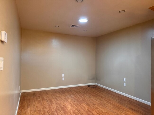 Building Photo - 1213 S Palo Verde Ave