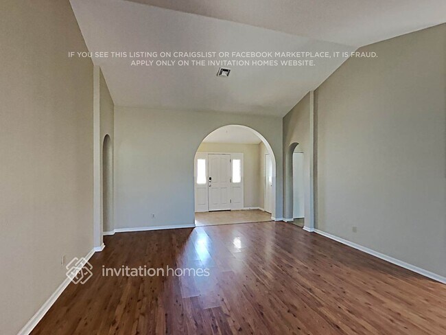 Building Photo - 668 E Manor Dr