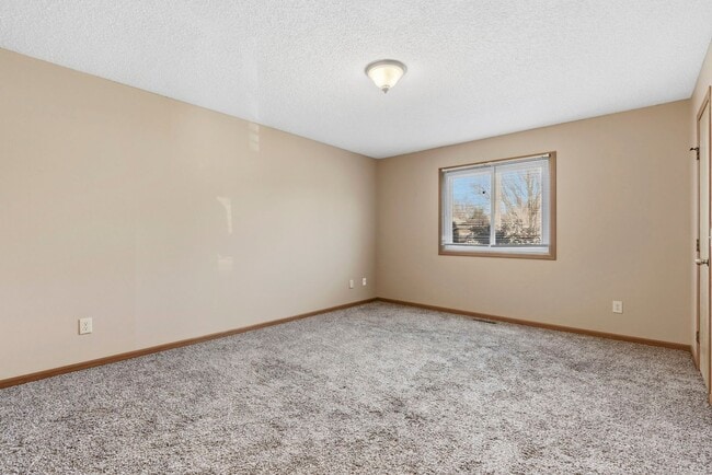 Building Photo - Arrowhead