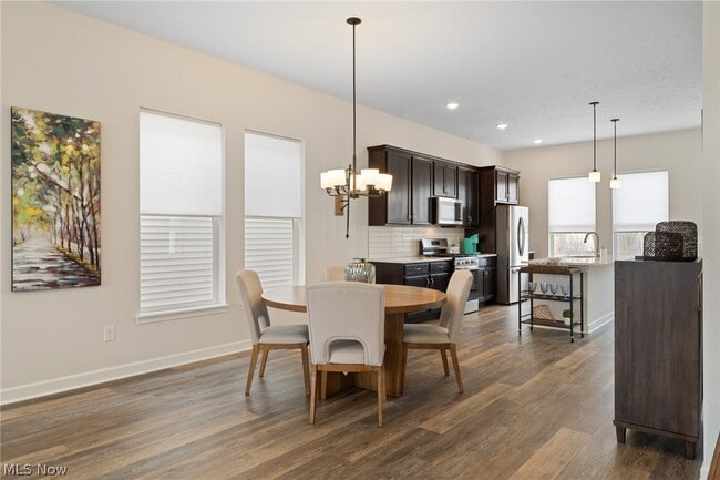 Building Photo - 2250 E 100th St