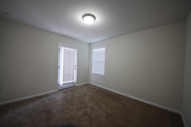 Building Photo - 2929 Harvester Ln
