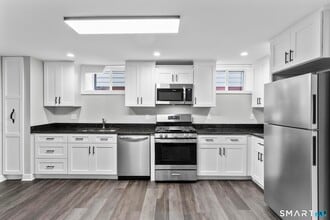 Building Photo - 548 Ferry St