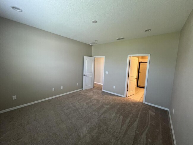 Building Photo - 12119 Ledbury Commons Dr
