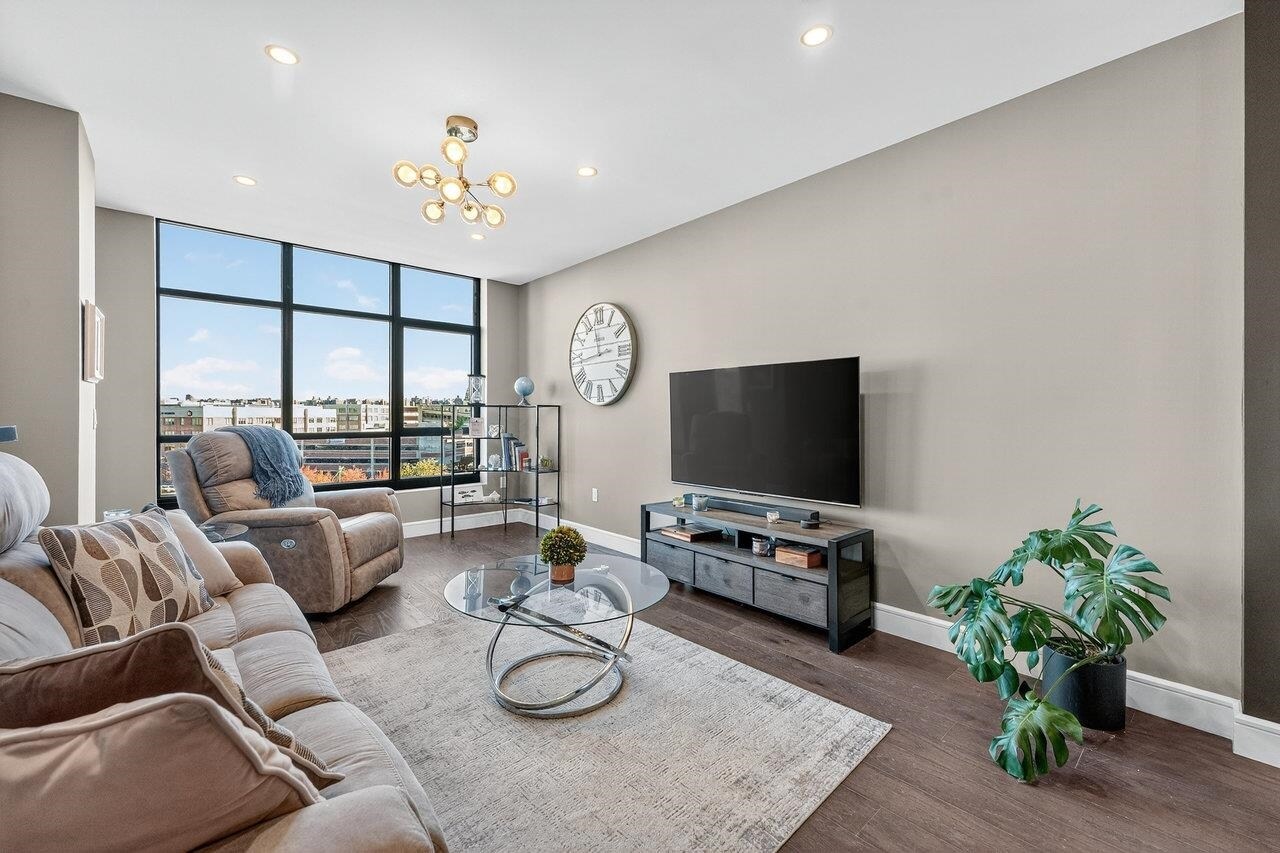 Building Photo - 8701 Churchill Rd