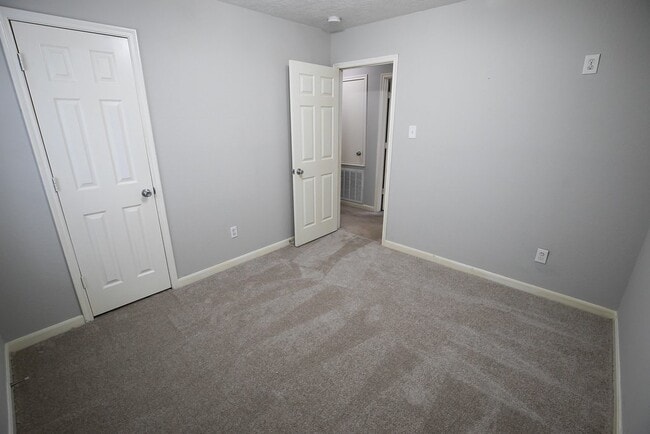 Building Photo - 2727 Piney Lake Ct