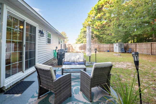 Building Photo - FURNISHED MONTHLY RENTAL-AVAILABLE STARTIN...