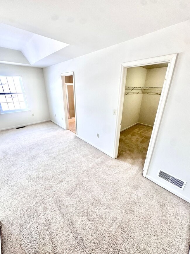 Building Photo - FIVE BEDROOMS in PARKLAND SCHOOLS!