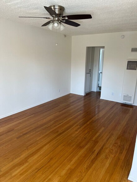 Building Photo - 5915 Fair Ave