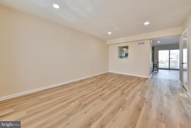 Building Photo - 702 Spice Bush