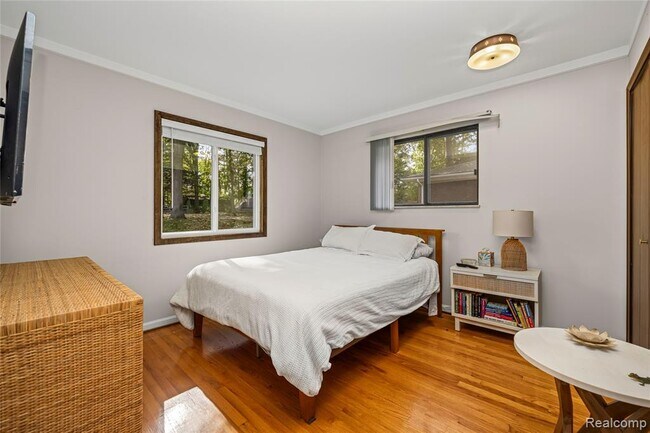 Building Photo - 9510 Beechcrest St