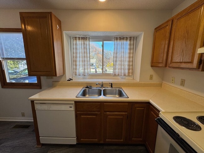 Building Photo - Black Mountain - Two Bedroom, 55 + Community
