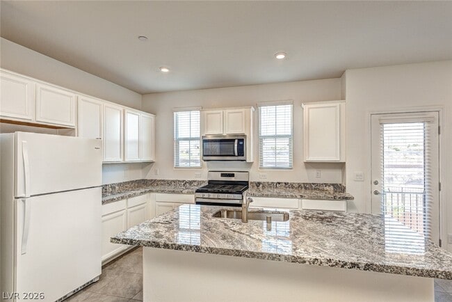 Building Photo - 624 Sedum Ave.