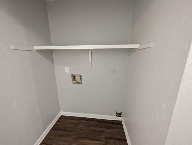 Building Photo - 1257 E Orange Ave