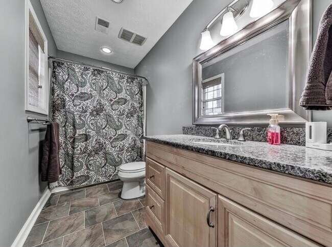 Building Photo - 4925 Farmstead Ct NE