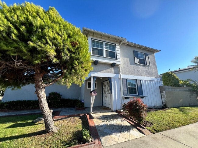 Building Photo - 3 Bedroom 1.5 Bathroom in Torrance