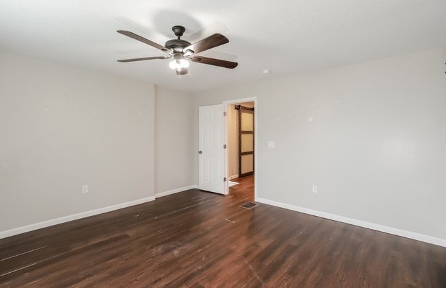 Building Photo - Don't miss out on this beautiful home!