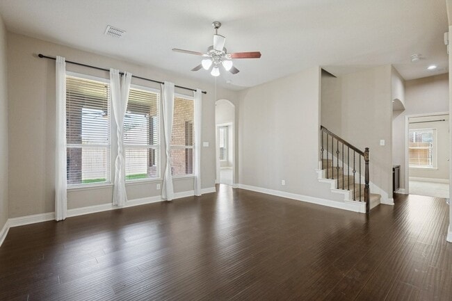 Building Photo - 594 Louder Way