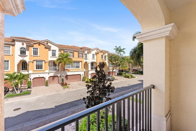 Building Photo - 604 NE Francesca Ln