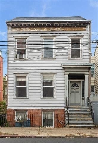 Building Photo - 233 Montgomery St