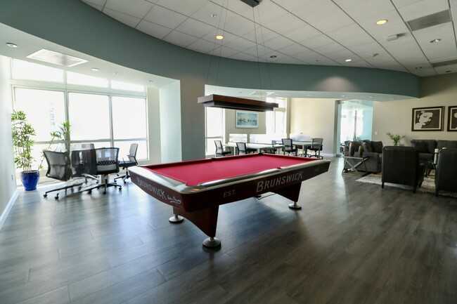 Game Rm/Business Ctr - 300 S Biscayne Blvd