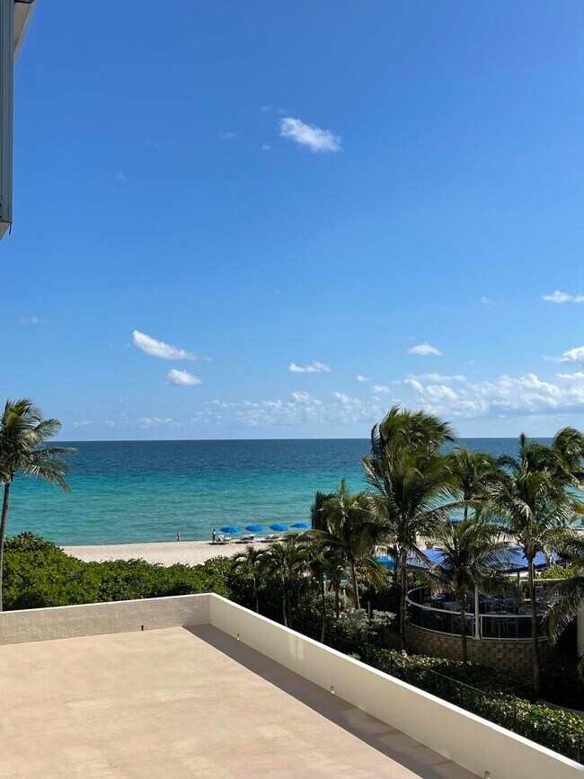 Building Photo - 17275 Collins Ave