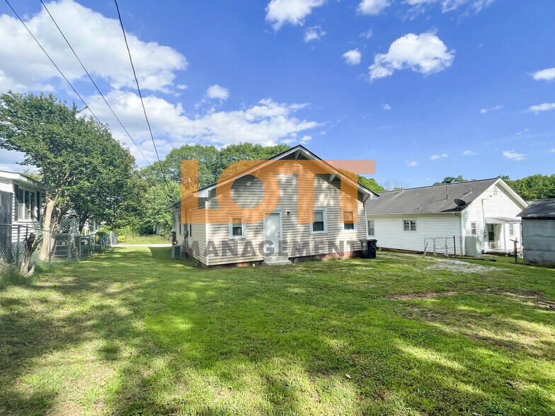 Building Photo - 276 Moore St