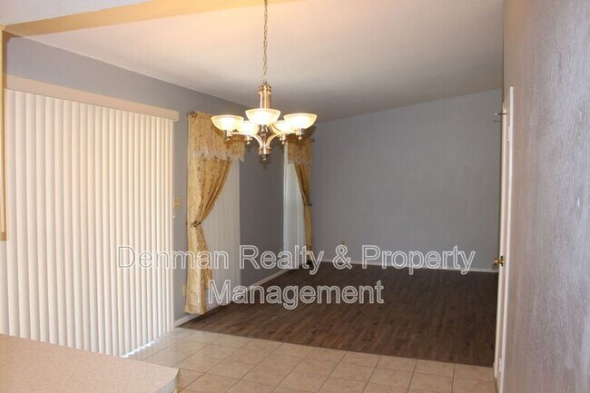 Building Photo - 602 W Kilarea Ave
