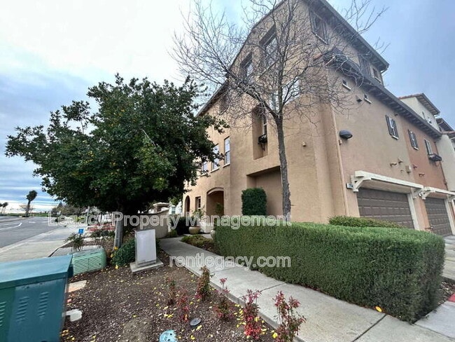 Building Photo - 5301 E Commerce Way