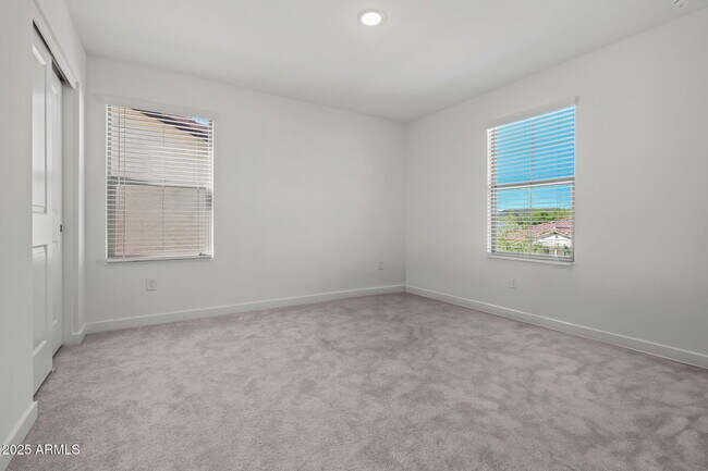 Building Photo - 3023 W Bent Tree Dr