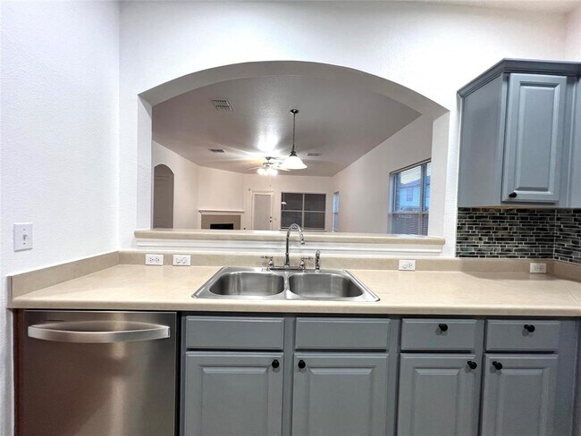 Building Photo - 10909 Reliance Creek Dr