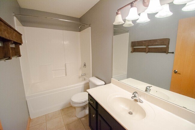 Building Photo - 3057 Venice Ln NW