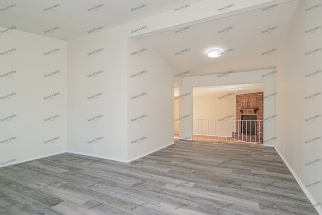 Building Photo - 1805 Aqueduct Dr