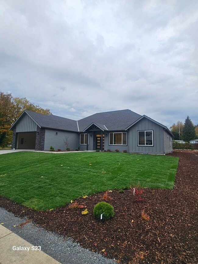 Building Photo - Contemporary 4 Bedroom Oasis on Quiet Dead-End Street!