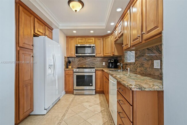 Building Photo - 1 Las Olas Cir