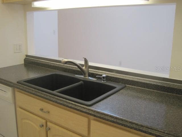 Building Photo - 102 Oakridge Ct