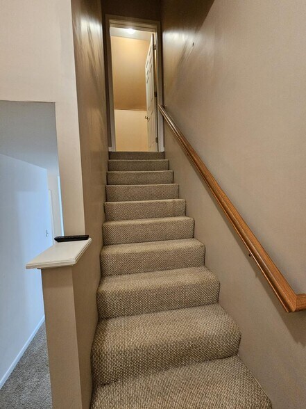 Building Photo - 1300 Lomond Dr